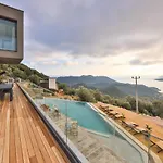 فيلة Notos Club كاس