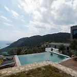 فيلة Notos Club