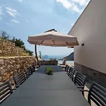 فيلة Notos Club