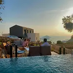 فيلة Notos Club *
